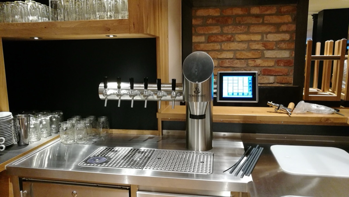 Cocktailmaschine im Betrieb